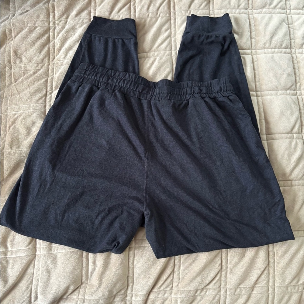 Vuori Navy Performance Jogger - Picture 4 of 6